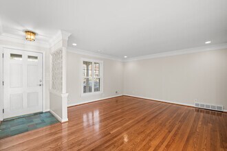 318 Castleview Dr in Louisville, KY - Building Photo - Building Photo