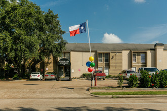 Windsor Park Apartments in Houston, TX - Building Photo - Building Photo