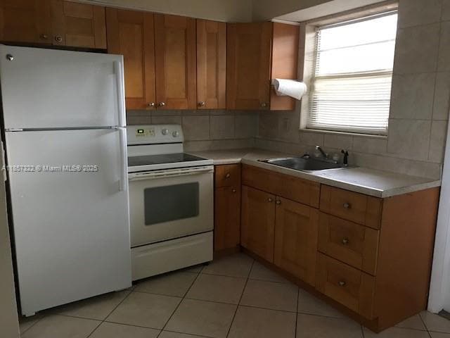 893 NE 39th St in Oakland Park, FL - Building Photo - Building Photo