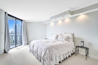 3000 Island Blvd in Aventura, FL - Building Photo - Building Photo