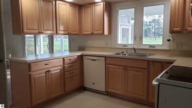 213 Fairlane Dr in Traverse City, MI - Building Photo - Building Photo