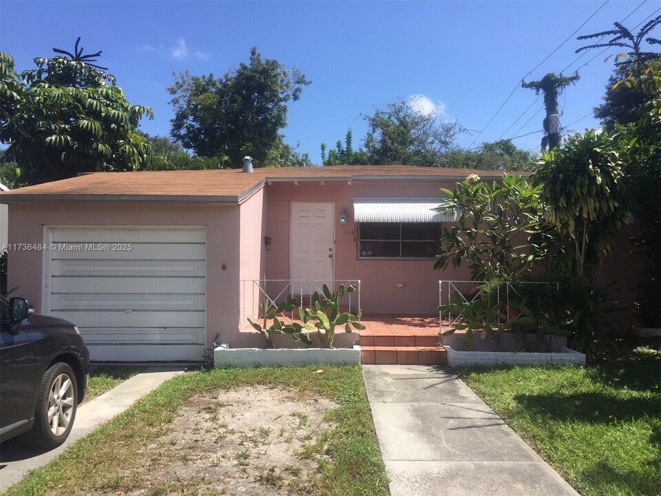 319 S 24th Ave in Hollywood, FL - Building Photo