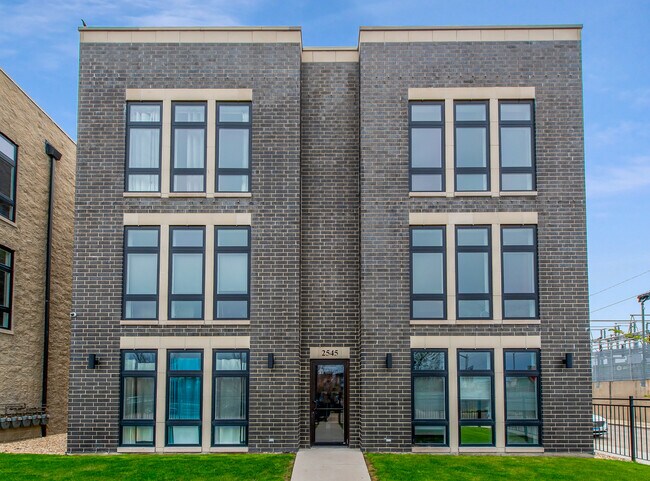 property at 2545 W Congress Pkwy