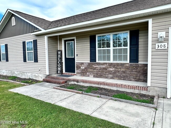 308 Basil Ct in Hubert, NC - Building Photo - Building Photo