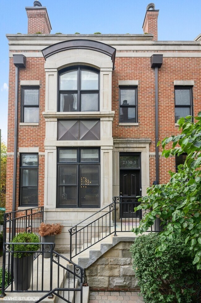 property at 2330 W Wabansia Ave