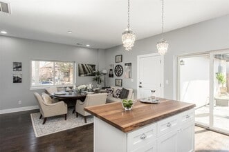 3700 W 49th Ave in Denver, CO - Foto de edificio - Building Photo