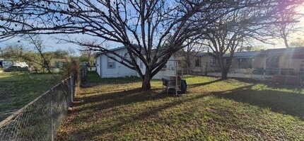 1431 Aransas Ave in San Antonio, TX - Foto de edificio - Building Photo