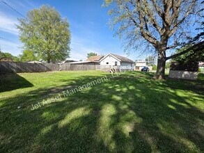 524 Chiles St in Carlinville, IL - Building Photo - Building Photo