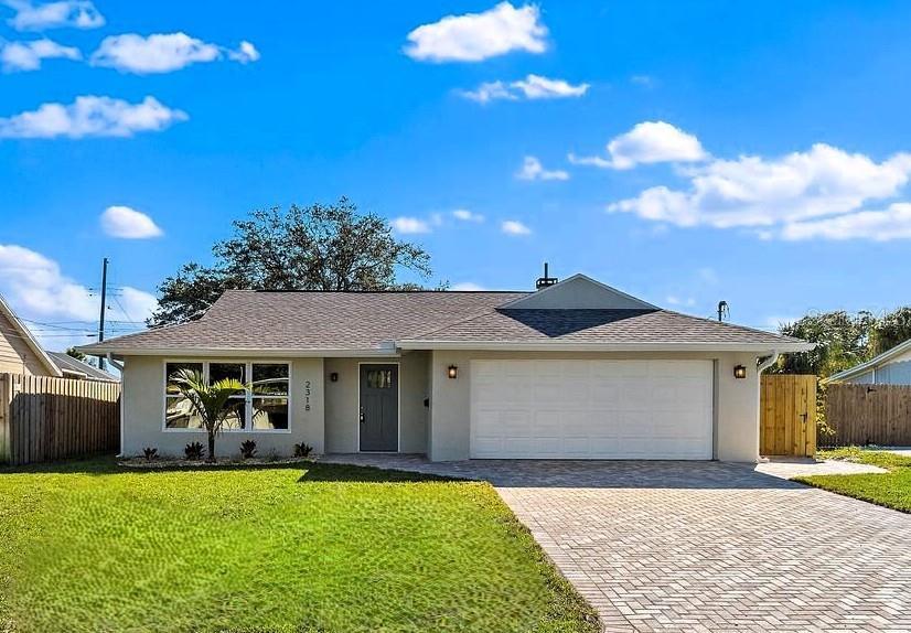 2318 39th Ave N in St. Petersburg, FL - Foto de edificio