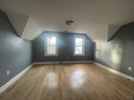 14 Bryant St, Unit 3rd Floor Apt in Springfield, MA - Building Photo