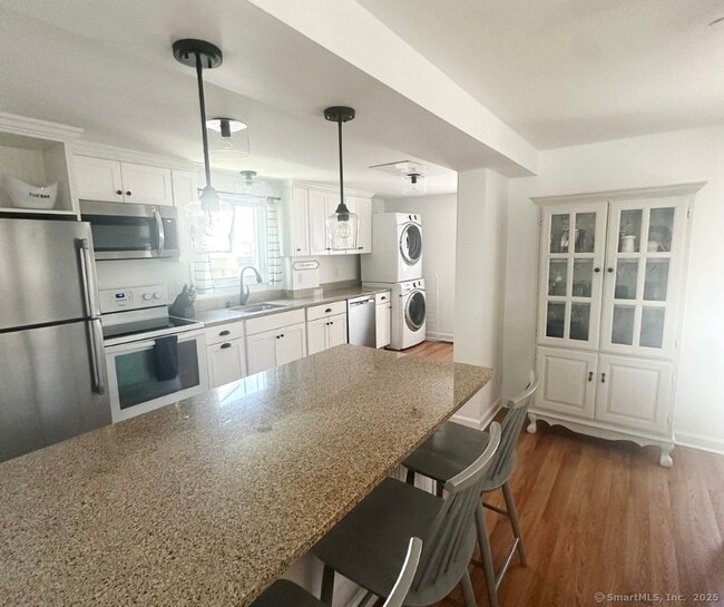 48 Milesfield Ave in Milford, CT - Building Photo - Building Photo