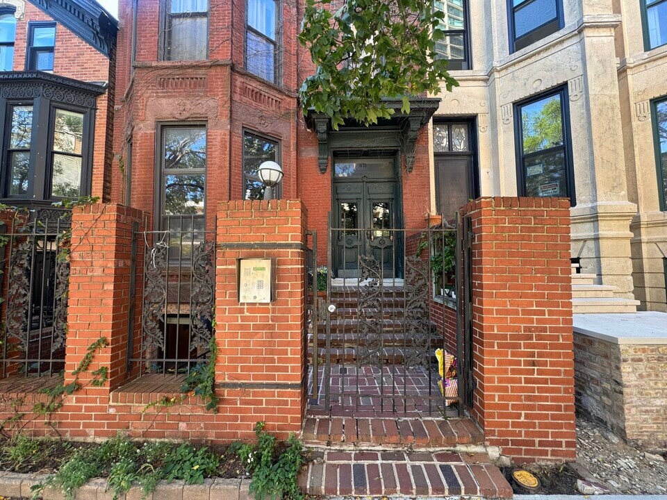 1832 N Lincoln Ave in Chicago, IL - Building Photo