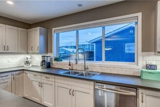 145 River Heights Crescent in Cochrane, AB - Building Photo - Building Photo