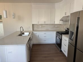 8747 Ranchito Ave in Los Angeles, CA - Building Photo - Building Photo