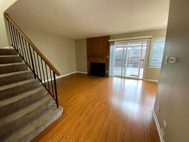 1987 Franklin Pl in Hoffman Estates, IL - Building Photo - Building Photo