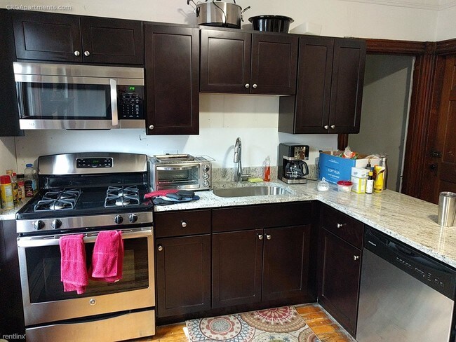 318 Beacon St-Unit -Apt 2 in Somerville, MA - Building Photo - Building Photo
