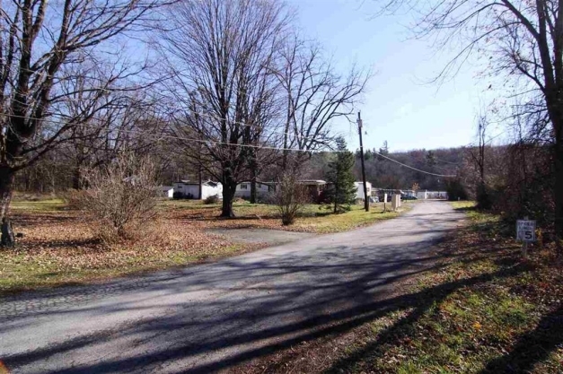 7-15 Joshua Ave in Kerhonkson, NY - Foto de edificio