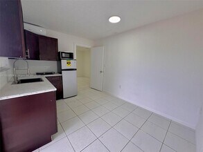 15741 NW 40th Ct in Opa Locka, FL - Building Photo - Building Photo