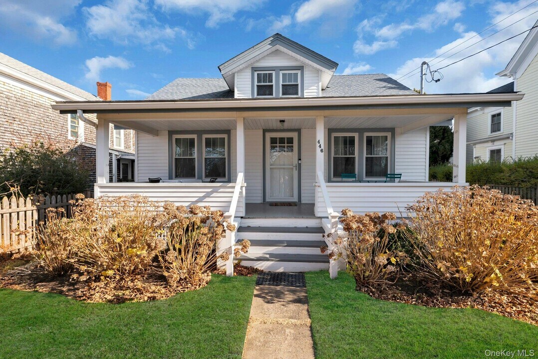 446 6th St in Greenport, NY - Building Photo