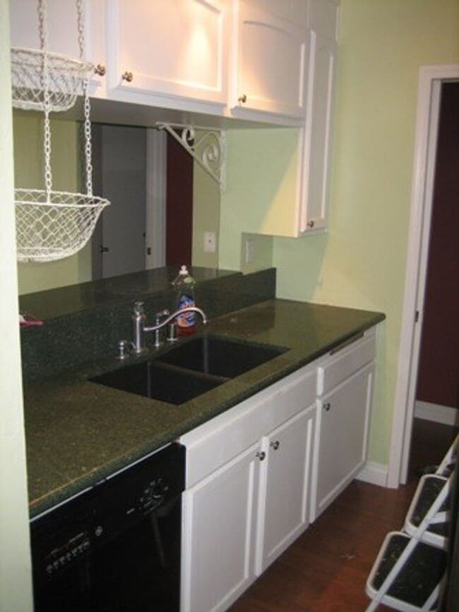 350 E Surfside Dr in Port Hueneme, CA - Building Photo - Building Photo