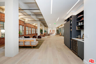 808 S Broadway in Los Angeles, CA - Building Photo - Building Photo