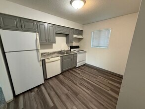 5016 1st Ave NW in Cedar Rapids, IA - Building Photo - Building Photo