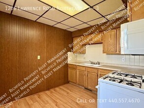 1206 Lawrence Rd NE in Canton, OH - Building Photo - Building Photo