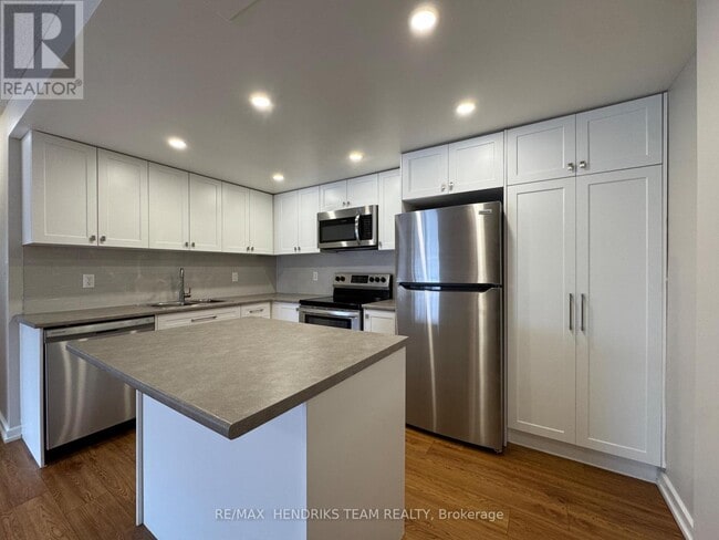 16 Capner St in St Catharines, ON - Building Photo - Building Photo