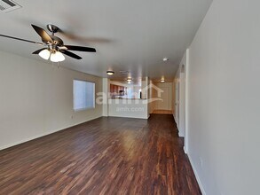 6019 W Jones Ave in Phoenix, AZ - Foto de edificio - Building Photo