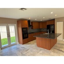 200 NE 44th St in Miami, FL - Building Photo - Building Photo