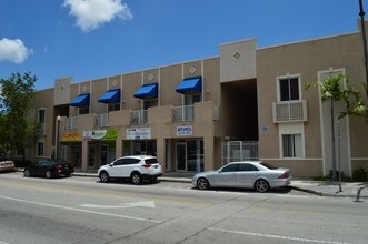 Palm Avenue Condos in Hialeah, FL - Building Photo - Building Photo