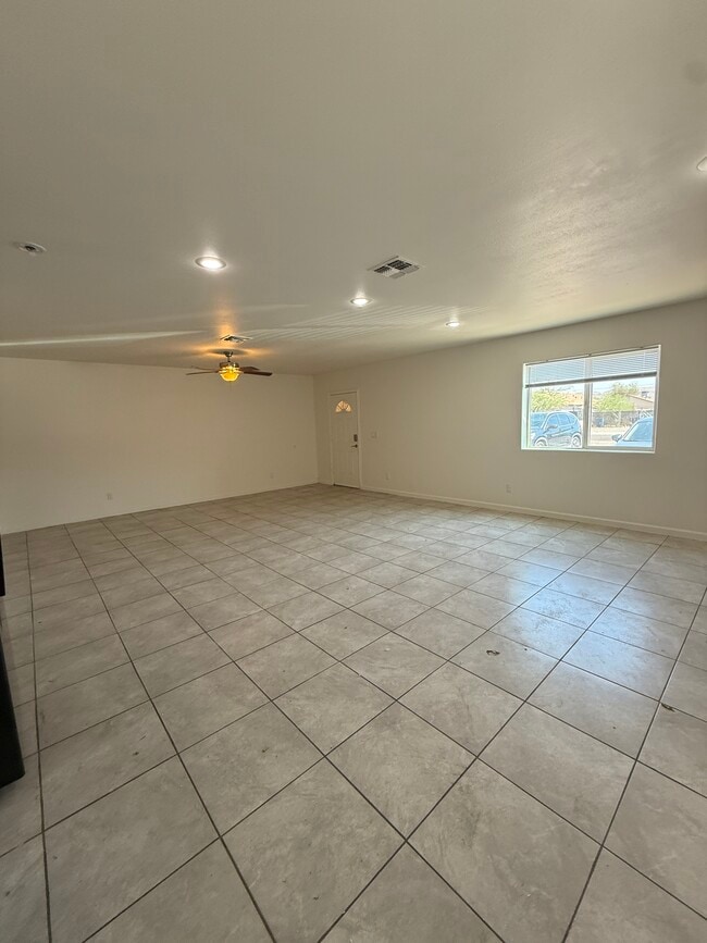 2828 E Chipman Rd, Unit 1 in Phoenix, AZ - Foto de edificio - Building Photo