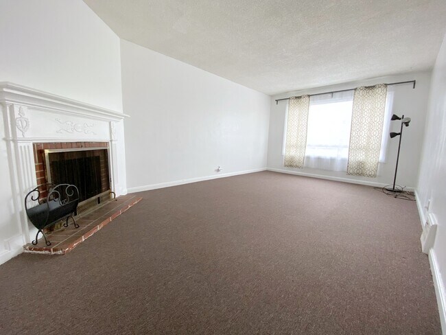 126 Holloway Ave, Unit 126 in San Francisco, CA - Building Photo - Building Photo