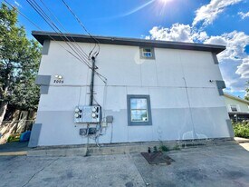 2005 Cross St in Laredo, TX - Building Photo