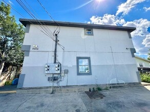 2005 Cross St in Laredo, TX - Building Photo - Building Photo