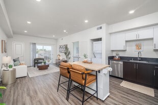 Cloud Nine in Los Angeles, CA - Building Photo