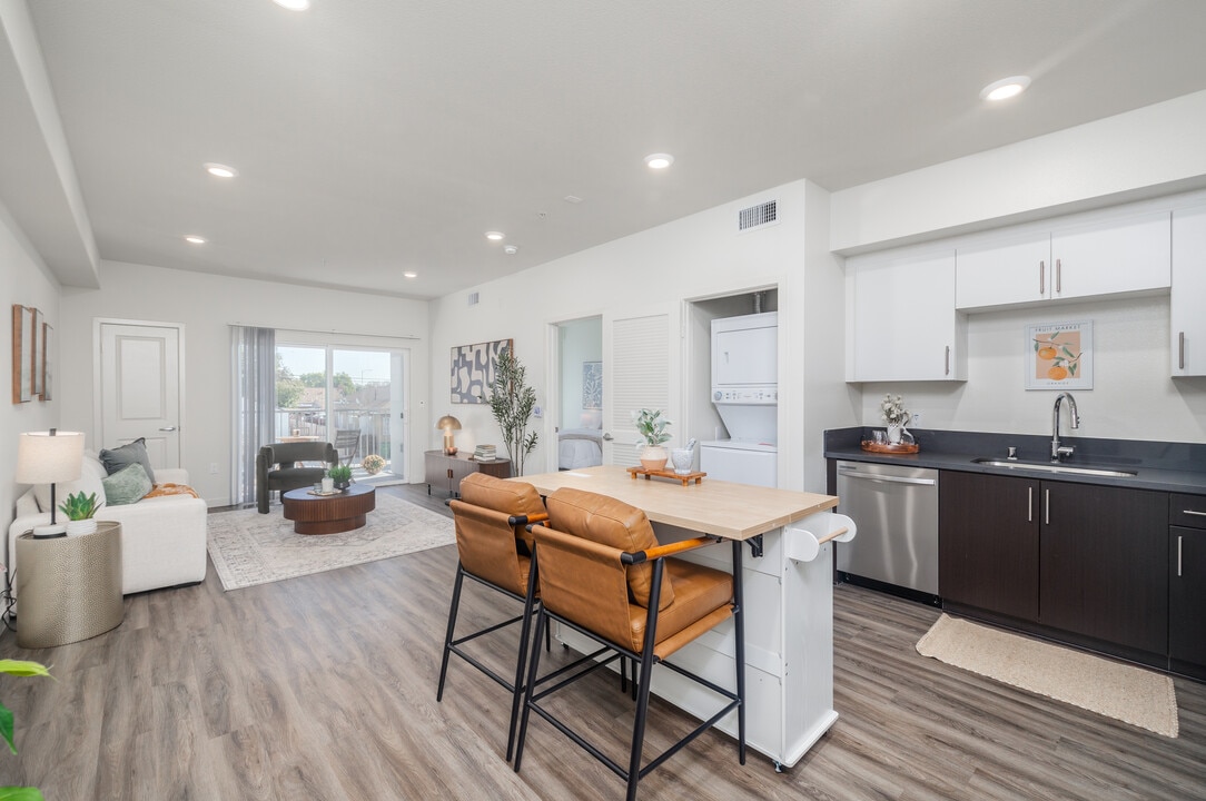 Cloud Nine in Los Angeles, CA - Building Photo