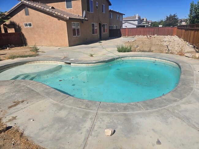 11676 Azalia Dr in Adelanto, CA - Building Photo - Building Photo