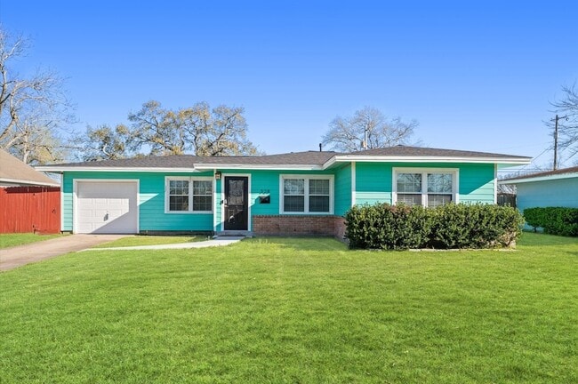 property at 328 24th Ave N