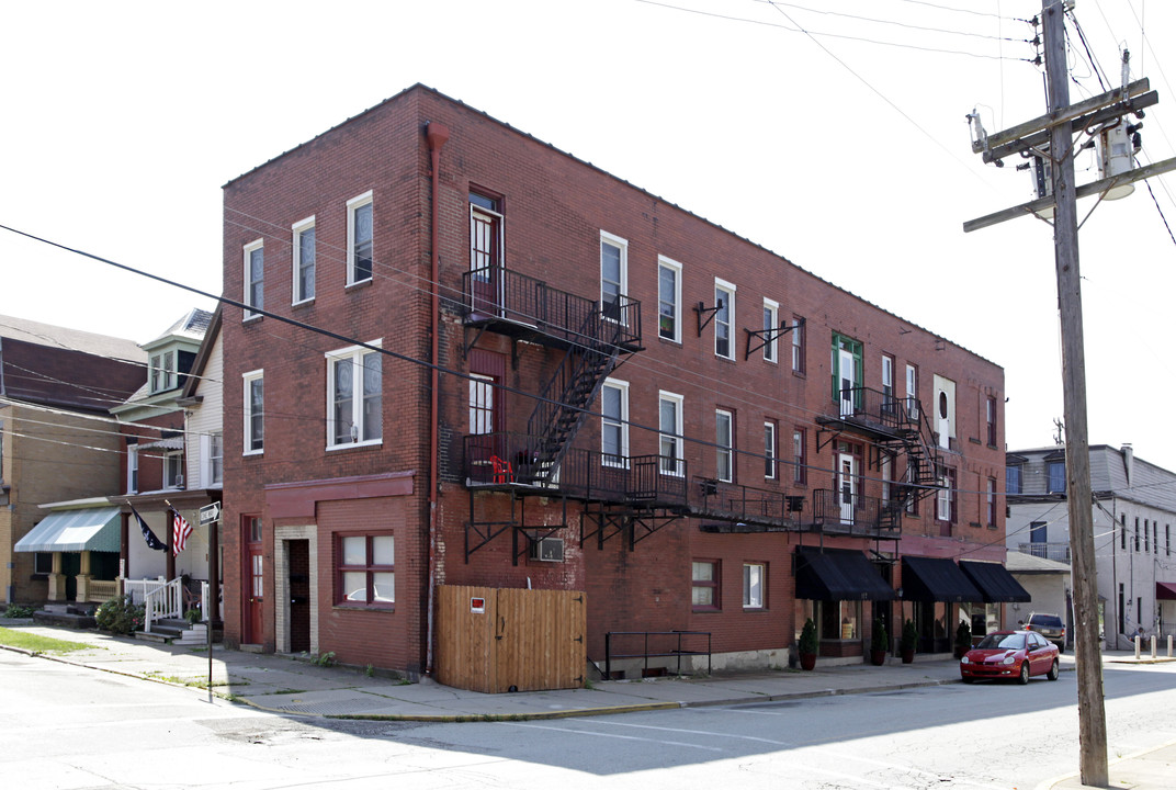 117-123 Center Ave in Pitcairn, PA - Foto de edificio