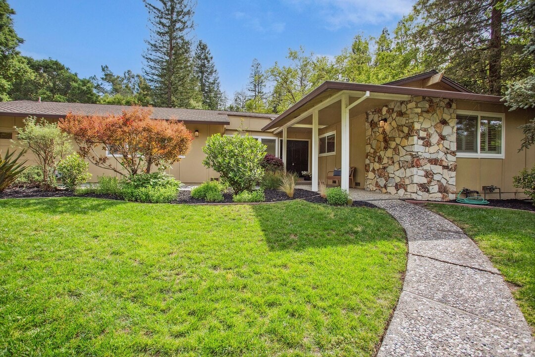 3365 St Marys Rd in Lafayette, CA - Building Photo