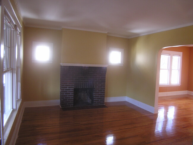 1035 Westcott St, Unit 2nd Floor in Syracuse, NY - Building Photo - Building Photo