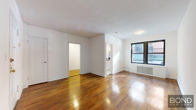 property at 162 E 55th St