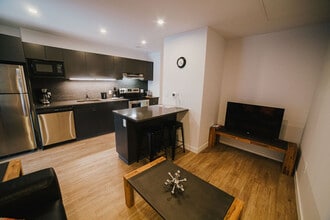 221 Stradbrook Ave in Winnipeg, MB - Building Photo - Building Photo