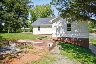913 E Harden St in Graham, NC - Building Photo - Building Photo