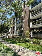 324 N Palm Dr in Beverly Hills, CA - Building Photo - Building Photo