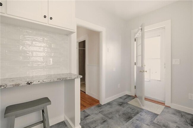 65 Maple Ave in Middletown, RI - Building Photo - Building Photo