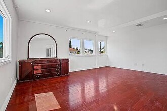 470 S Hamel Rd, Unit 1 in Los Angeles, CA - Building Photo - Building Photo