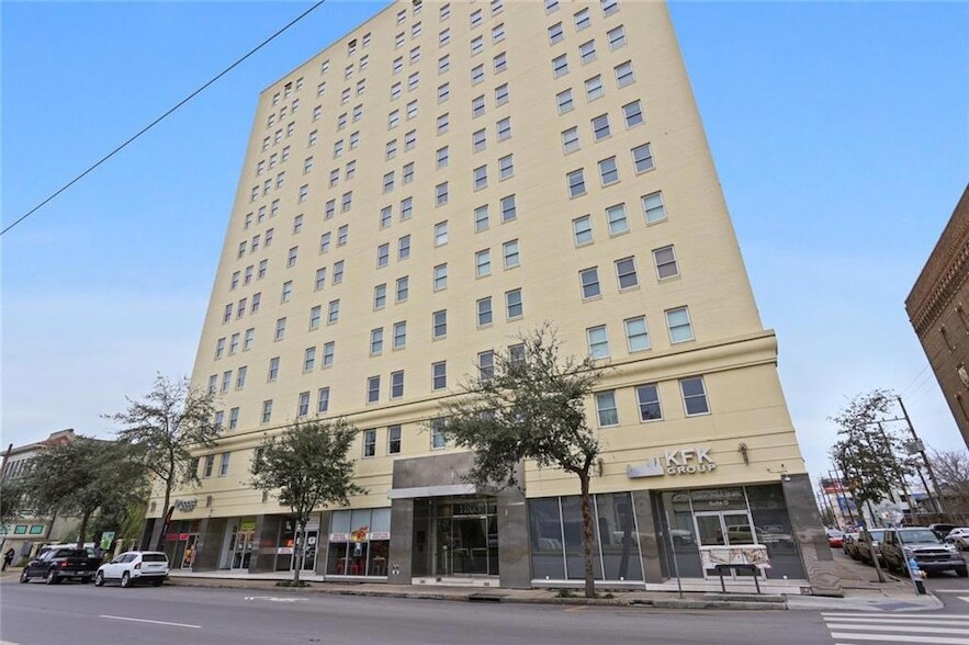 1205 St Charles Ave in New Orleans, LA - Building Photo