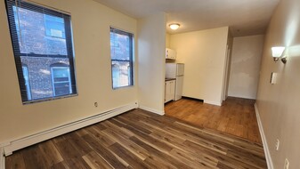 23 S Huntington Ave, Unit 5 in Boston, MA - Building Photo - Building Photo